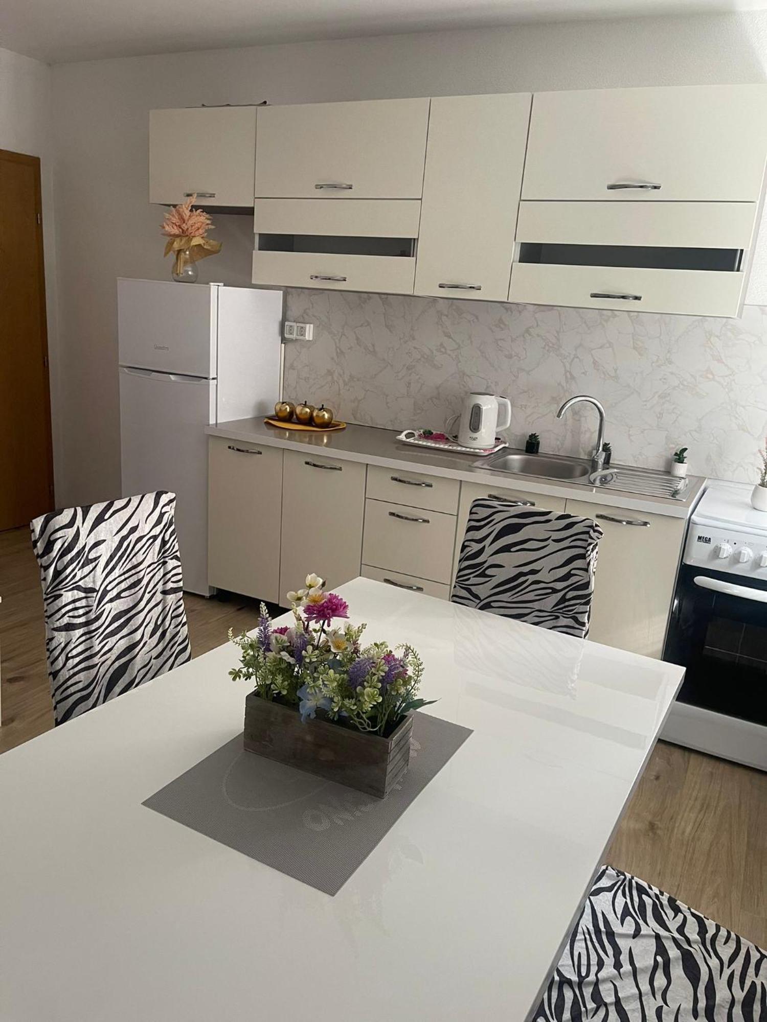 Apartmani Zuti Neum Esterno foto